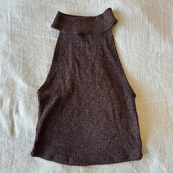 Adorable knit high neck crop top black & maroon - Picture 1 of 2